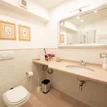 아파트 Egea House